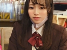 【制服美少女の淫乱騎乗位】清楚系JKが制服姿で大胆に！おマンコでチンコを咥え込み、腰振りまくって感じまくる！エチエチすぎる変態プレイに悶絶必至！♡