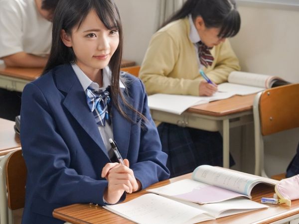 【禁断の校内恋愛】『先生、もう我慢できない…』学校イチの美少女JKが、憧れの担任教師を誘惑！制服姿で大胆に押し倒し、初々しい生ハメセックスで先生を骨抜きに♡