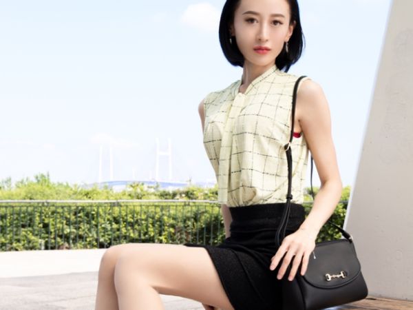 【性欲爆発の美人奥様】『旦那じゃ物足りない…』セックスレスに耐えきれず他人棒で火遊び！美熟女が不倫SEXで本能むき出し！手マンでグチョグチョになったオマンコにチンポをねだる！人妻の淫乱スイッチON！