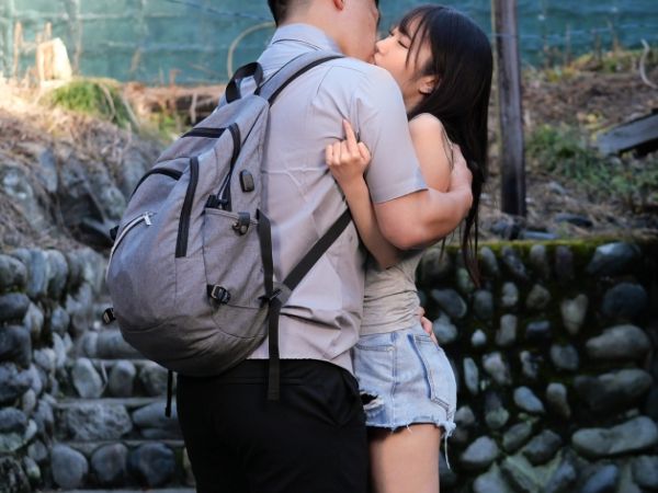 【田舎の再会エッチ】『久しぶり…でも、やっぱり気持ちいい…』幼馴染の元カノと地元で再会！高校時代の甘酸っぱい記憶が蘇り、汗だくで求め合う濃厚セックス！制服を脱ぎ捨て、大人の身体になった彼女と再び燃え上がる！