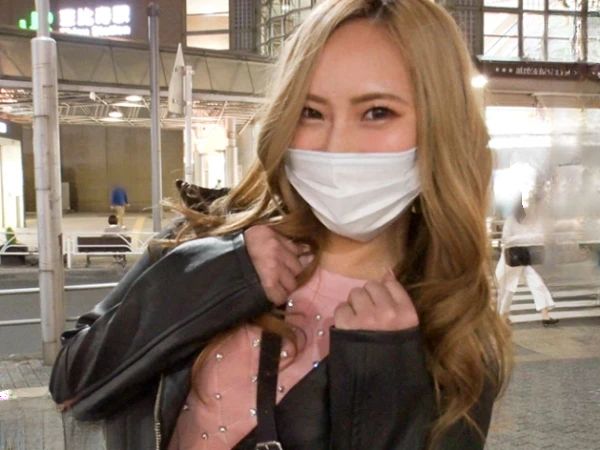 【性豪キャバ嬢の自宅で乱交】『アナルも舐めて♥』Fカップのプリ尻ギャルが手コキフェラでご奉仕！デカ尻振りまくってアナルまで舐めちゃうエロさ全開SEX！