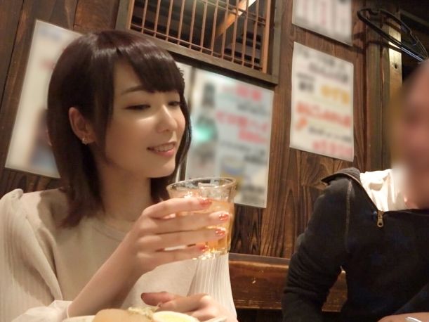 【街角ナンパ】新宿で見つけたスレンダー美人OLを口説いてホテルへ！実は超エッチな娘で、乳首を舐め回されただけでマ●コびしょ濡れに！即尺＆濃厚セックスで乱れまくる！♡