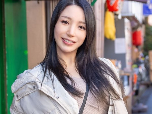 【美熟女社長夫人の禁断の遊び】『旦那じゃ満足できないの…』40代とは思えない美ボディと巨乳の持ち主が、欲求不満を解消するため不倫ハメ撮りに挑戦！他人チンポに溺れる姿はエロすぎる！！