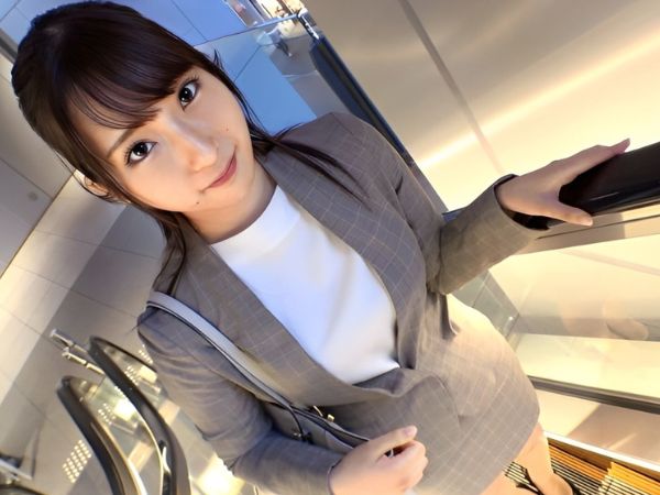【ナンパ成功！】ガードゆるめOL、過去の上司との経験が影響？押しに弱い彼女が簡単にチ○ポを求めてきて…即ハメセックスで感じまくり！♡