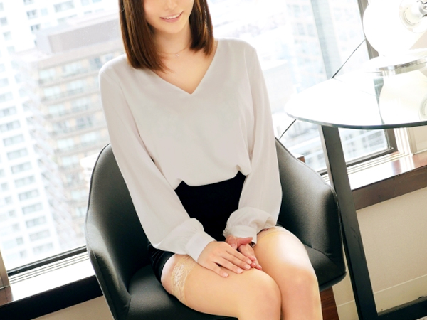【婚活コンサルタントの裏の顔】『お客様には内緒…』美人コンサルがAVデビュー！婚活中の女性を指導するプロが、男優のデカチンで本気イキ♥︎淫乱オマ○コを激しく責められ、婚活のストレスをエロプレイで発散！