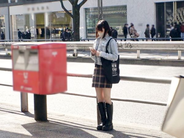 【田舎娘の東京デビュー】青森から来た20歳のバスガイドがコスプレで大胆変身！美尻を振り乱し、初めての潮吹き絶頂体験で感じまくる！上京したてのウブな娘がエロの洗礼を受け、激しく腰を振るセックスに夢中♡